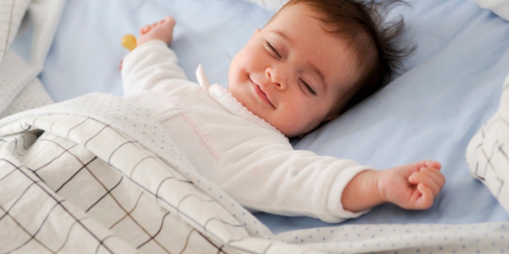 Bayi Jarang Menangis, Normalkah Itu? Ini 6 Alasannya, Moms