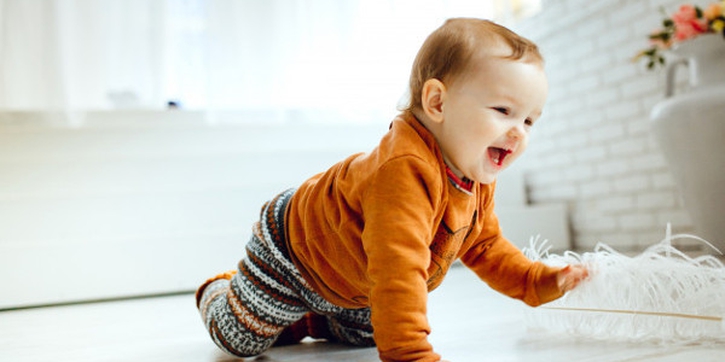 Cara Menstimulasi Kemandirian Bayi Sesuai Usianya