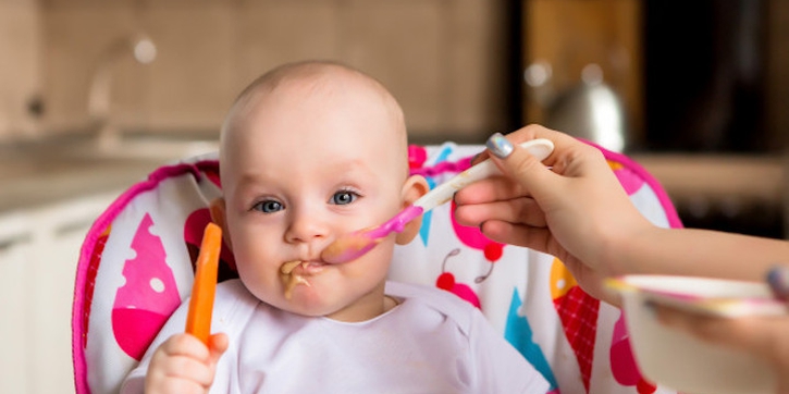 5 Tips Memilih Sendok Makan Bayi di Masa Awal MPASI