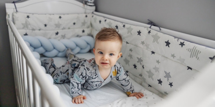 Bayi Membenturkan Kepala, Normal atau Pertanda Masalah?