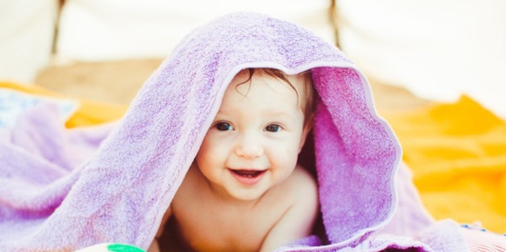 Bayi Anda Berkeringat Terus? Ini Penjelasannya, Moms