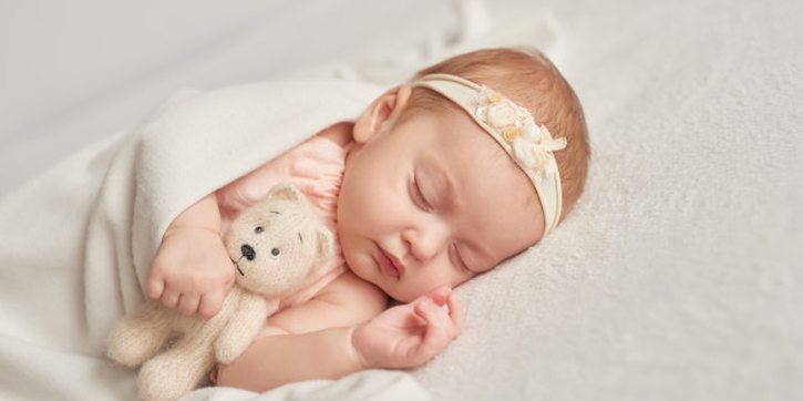 Ide Nama Bayi Perempuan yang Bermakna Keberuntungan