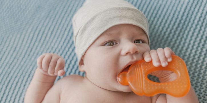 Moms, Ini Pentingnya Merawat Kebersihan Teether Bayi