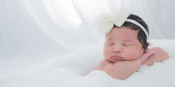 Moms, Perlukah Bayi Digunduli?