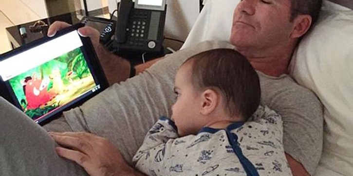 Simon Cowell Akhirnya Mengganti Popok Si Kecil!