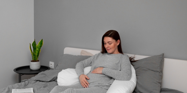 Ini Posisi Tidur Ibu Hamil Trimester 1 yang Aman dan Nyaman