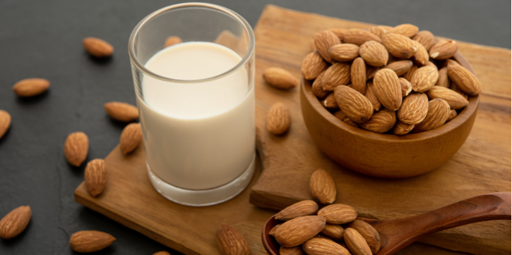 Amankah Minum Susu Almond saat Hamil Trimester Pertama?