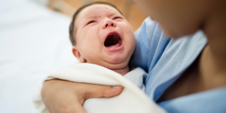 Anak 1 Tahun Menangis Terus Tanpa Sebab? Ini Alasan di Baliknya, Moms