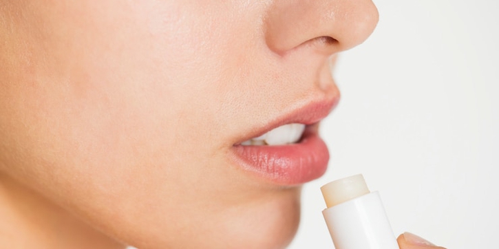 Cara Mengatasi Bibir Pecah-Pecah Secara Alami