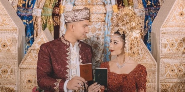 Deretan Pasangan Selebriti yang Menikah dengan Adat Minang