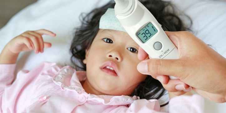 7 Hal yang Tidak Boleh Dilakukan saat Anak Demam