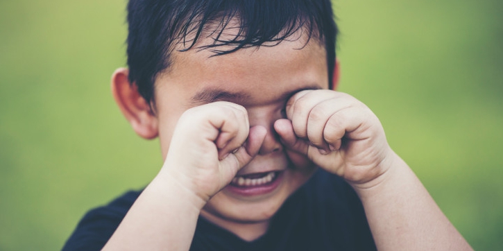 Jangan Asal Kasih Obat! Ini Cara Mengatasi Sakit Mata pada Anak