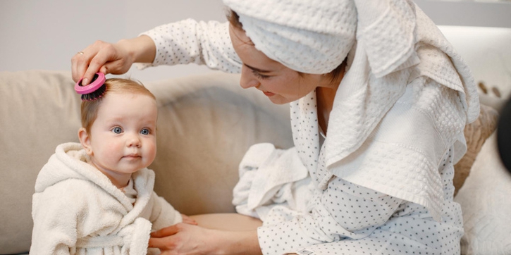 Cara Pakai Hair Lotion Bayi yang Benar agar Rambut Si Kecil Sehat dan Lebat
