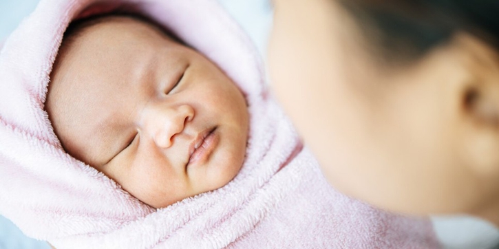 Ketahui Penyebab dan Tanda Bayi Kuning yang Normal