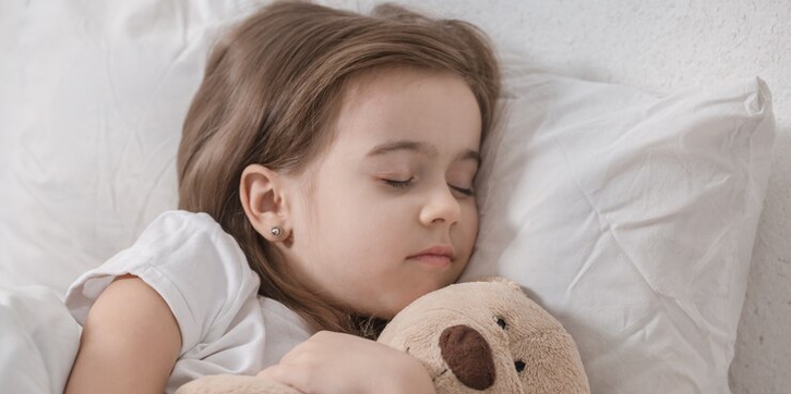Cara Praktis Melatih Anak untuk Tidur Sendiri