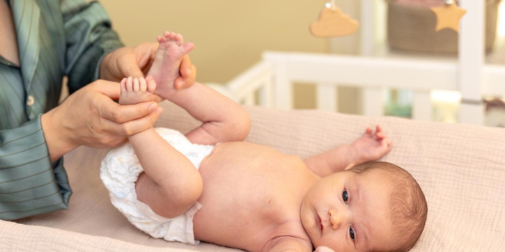 Popok Bayi Rekomendasi Dokter, Ini Kriteria dan Cara Memilihnya