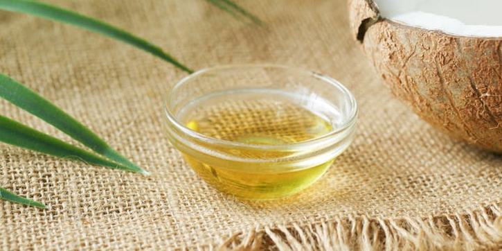 5 Manfaat Minyak Kelapa untuk Kulit Bayi, Bantu Jaga Kelembapan!