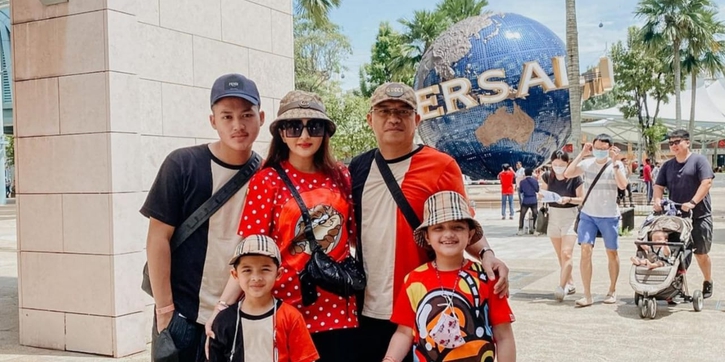 Seru! Ini Potret Liburan Para Selebriti Usai Lebaran