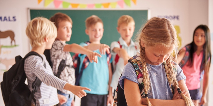 Anak Jadi Korban Bullying, Ini Cara Tepat Mengatasinya, Moms
