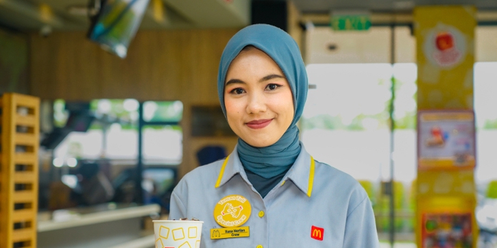 Perjuangan Karyawati Tunarungu: Hana Merlian Buktikan Keterbatasan Bukan Halangan