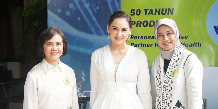 Krusial Tapi Penuh Tantangan, Ini Trik Mona Ratuliu Jaga Kesehatan Keluarga