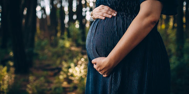 Bisa Membahayakan Janin, Apa yang Harus Dilakukan jika Ibu Hamil Terpeleset?