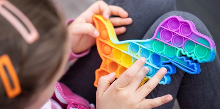 Bukan Mainan Biasa, Ini Manfaat dari Pop It! Fidget Toy buat Anak