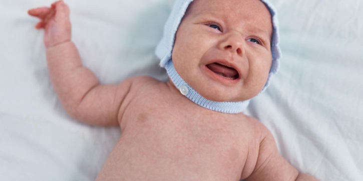 Ini Cara Menghilangkan Biang Keringat pada Bayi Anda