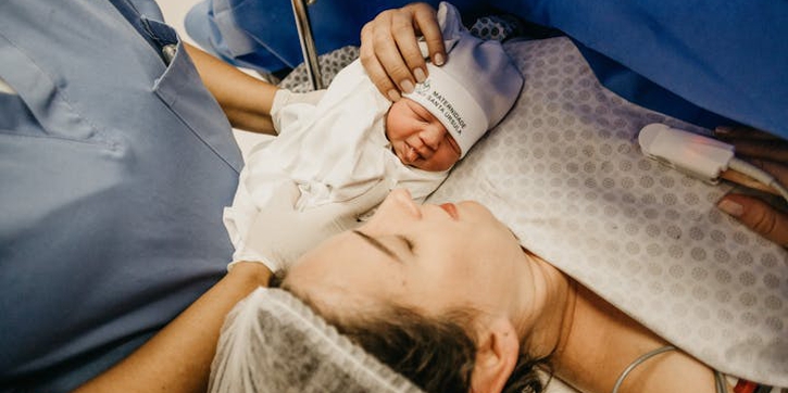 UU Kesejahteraan Ibu dan Anak: Ibu Melahirkan Berhak Cuti 6 Bulan, Asalkan...