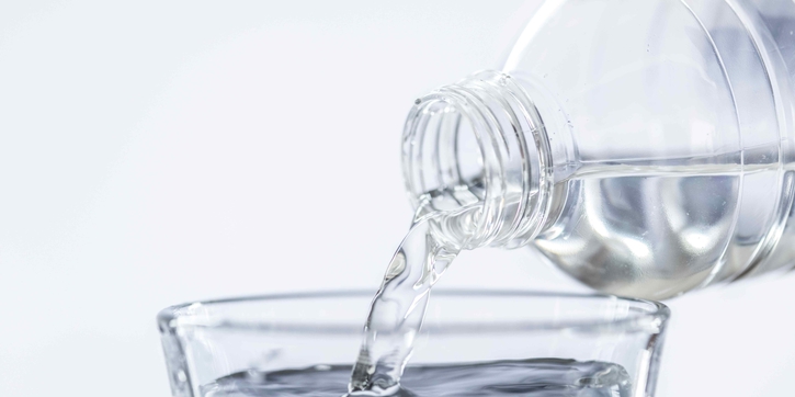Ini Efeknya Memberikan Bayi Minum Air Putih, Moms
