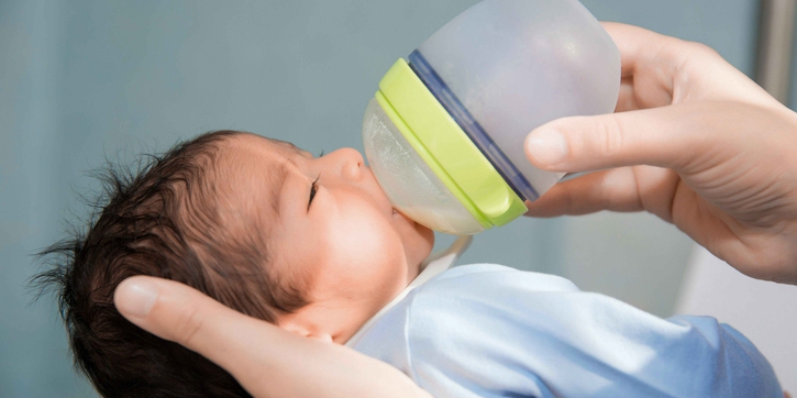 Bayi Gumoh tapi Minta Nyusu Terus? Ini Penyebabnya, Moms