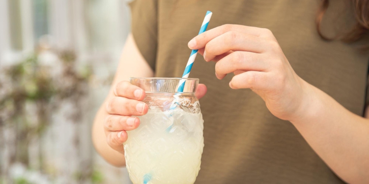 Apakah Ibu Menyusui Boleh Minum Es? Ini Jawabannya