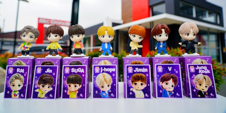Koleksi Eksklusif Figur Animasi BTS Kini Hadir dalam Happy Meal TinyTAN