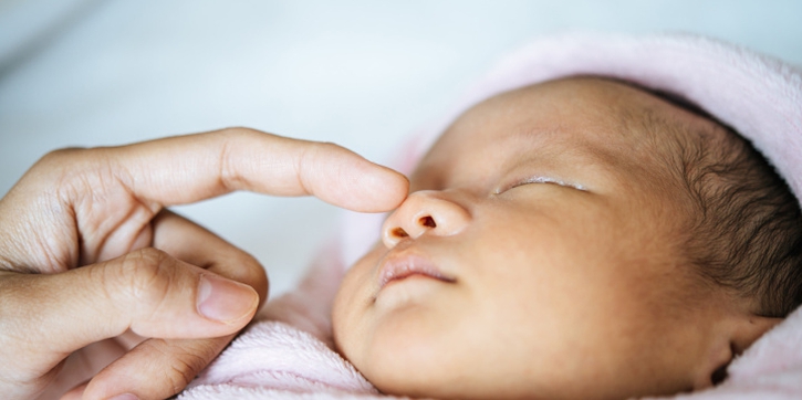 Salep Mata untuk Bayi, Kapan dan Bagaimana Penggunaannya untuk Si Kecil?