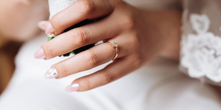 Bukan Sekadar Tanda Ikatan, Inilah Makna Cincin di Jari Manis Kiri Wanita