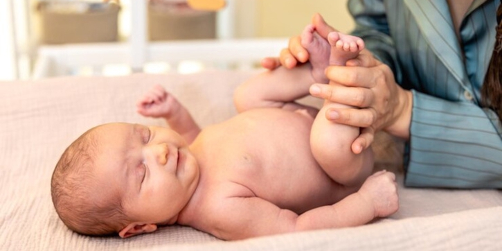 6 Manfaat Pijat Bayi agar Tidur Si Kecil Lebih Nyenyak