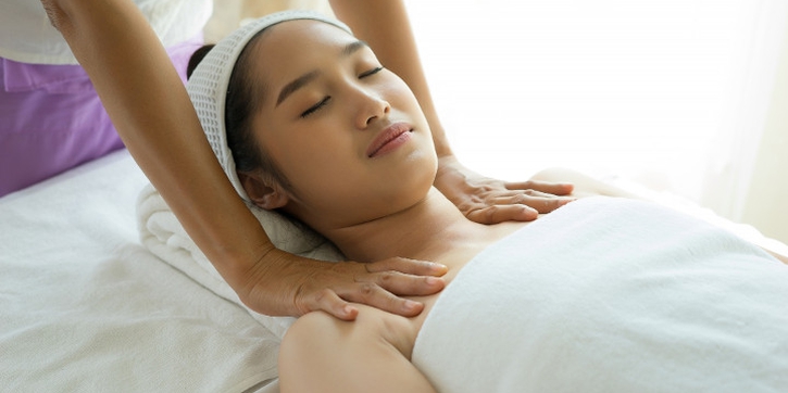 Rekomendasi Pijat dan Spa Relaksasi untuk Moms di Rumah