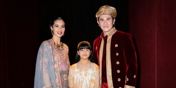 Potret Keluarga Artis saat Hadir di Gala Premiere Film Indonesia