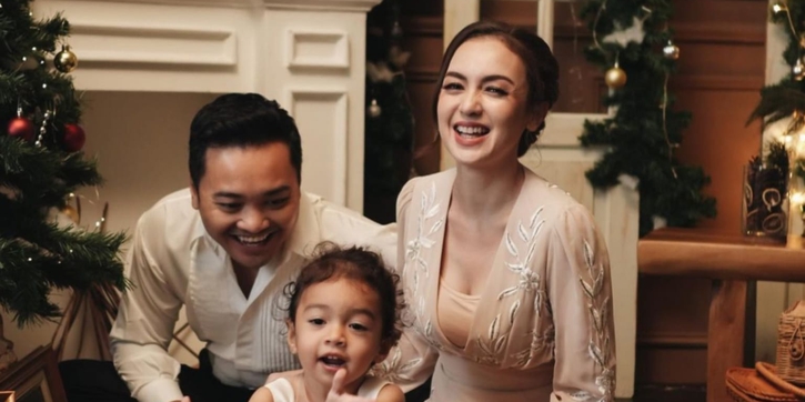 Potret Sukacita Perayaan Natal Para Keluarga Selebriti