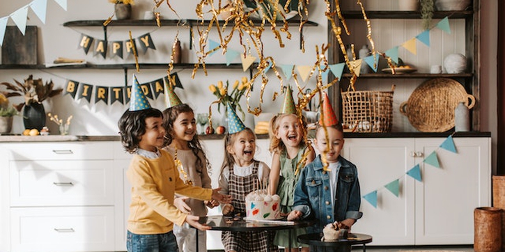 10 Ide Dekorasi Background Ulang Tahun Anak Sederhana untuk Pesta di Rumah