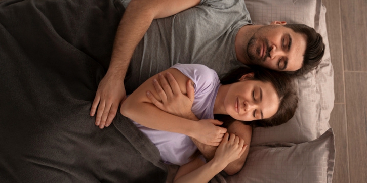 Posisi Tidur Setelah Berhubungan, Benarkah Bisa Mencegah Kehamilan?