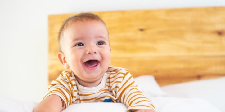 Perkembangan Bayi 6 Bulan dan Tips untuk Menstimulasinya