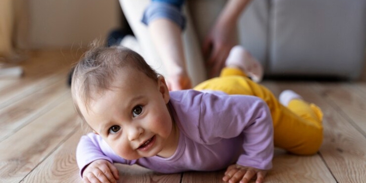 5 Manfaat Latihan Tummy Time untuk Perkembangan Bayi