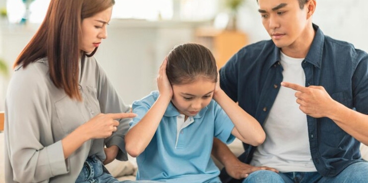 Moms dan Dads, Ini Akibatnya Jika Anak Sering Dibentak dan Dipukul