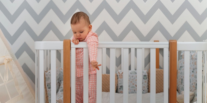 8 Tips Memilih Tempat Tidur Bayi yang Aman