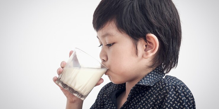 Wajib Tahu! Ini Manfaat Mengagumkan Minum Susu untuk Anak