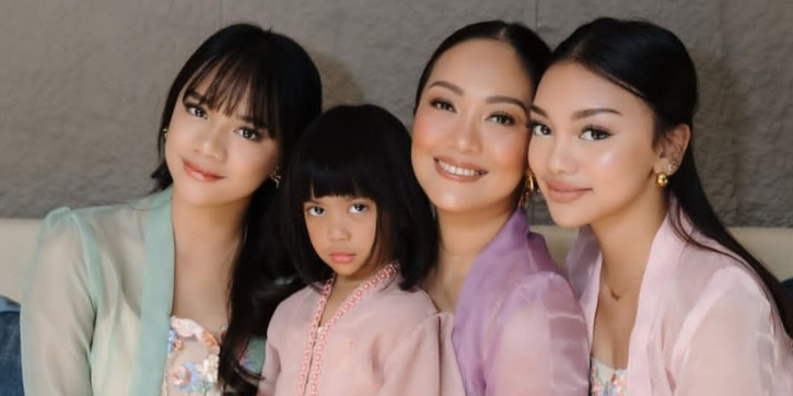 Beda Belasan Tahun, Ini 10 Artis yang Punya Anak dengan Jarak Usia Jauh