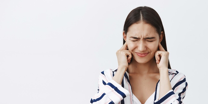 6 Penyebab Telinga Berdenging Sebelah Kiri dan Cara Mengatasinya