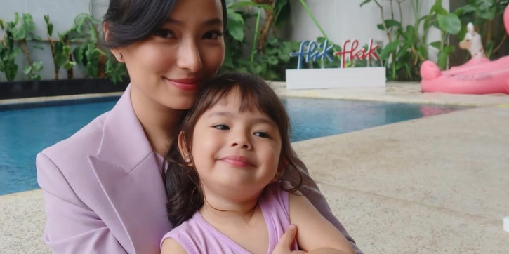 Penuhi Hak Anak, Ini Deretan Selebriti yang Sukses Menyusui