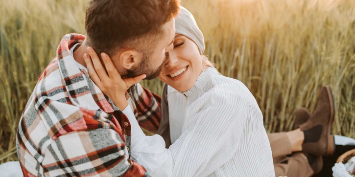 Lebih dari Ungkapan Cinta, Ini 8 Manfaat Ciuman Bibir untuk Kesehatan